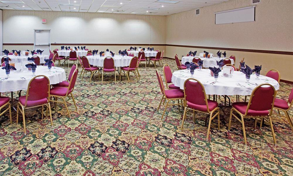 Country Inn & Suites By Radisson, Sidney, Ne Ресторант снимка